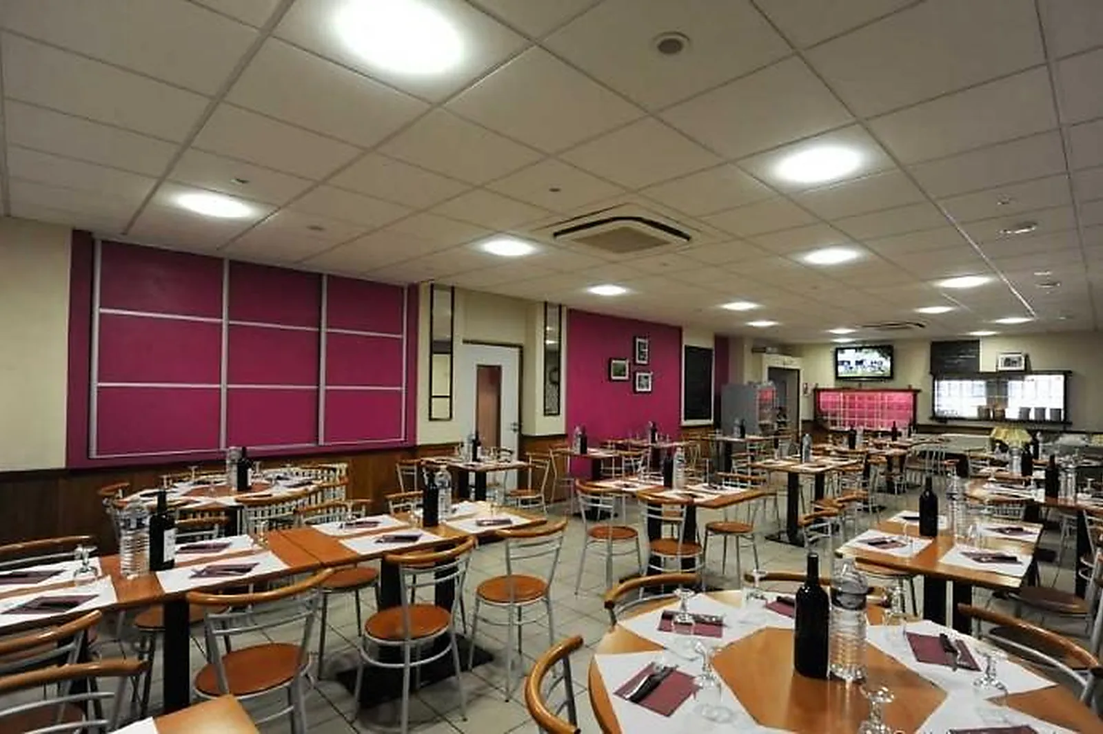 Lieux événementiels, HÔTEL.COM BÉDÉE