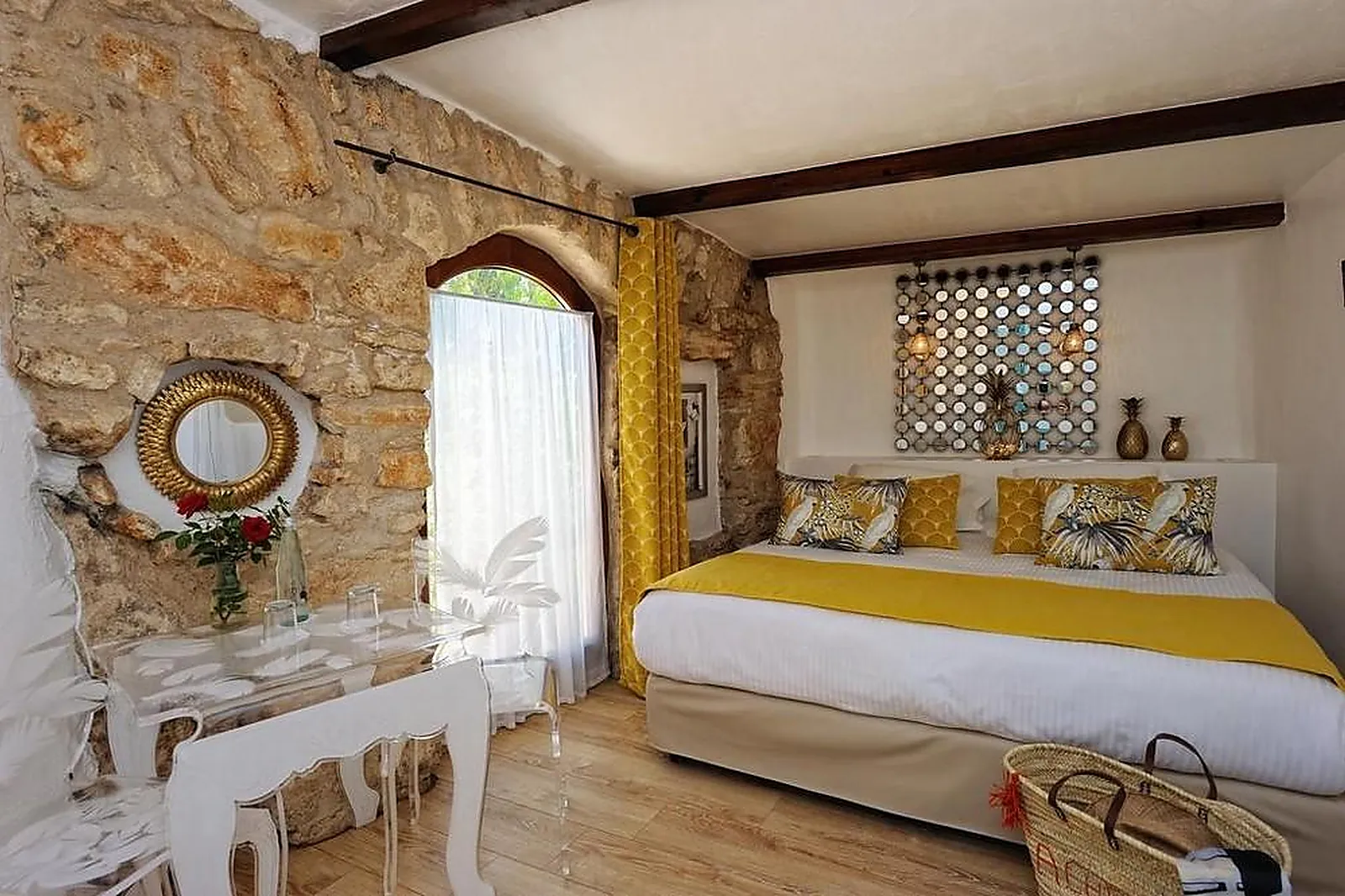 Lieux événementiels, HÔTEL A CHEDA