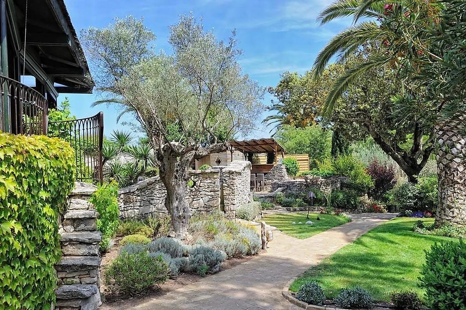 Lieux événementiels, HÔTEL A CHEDA