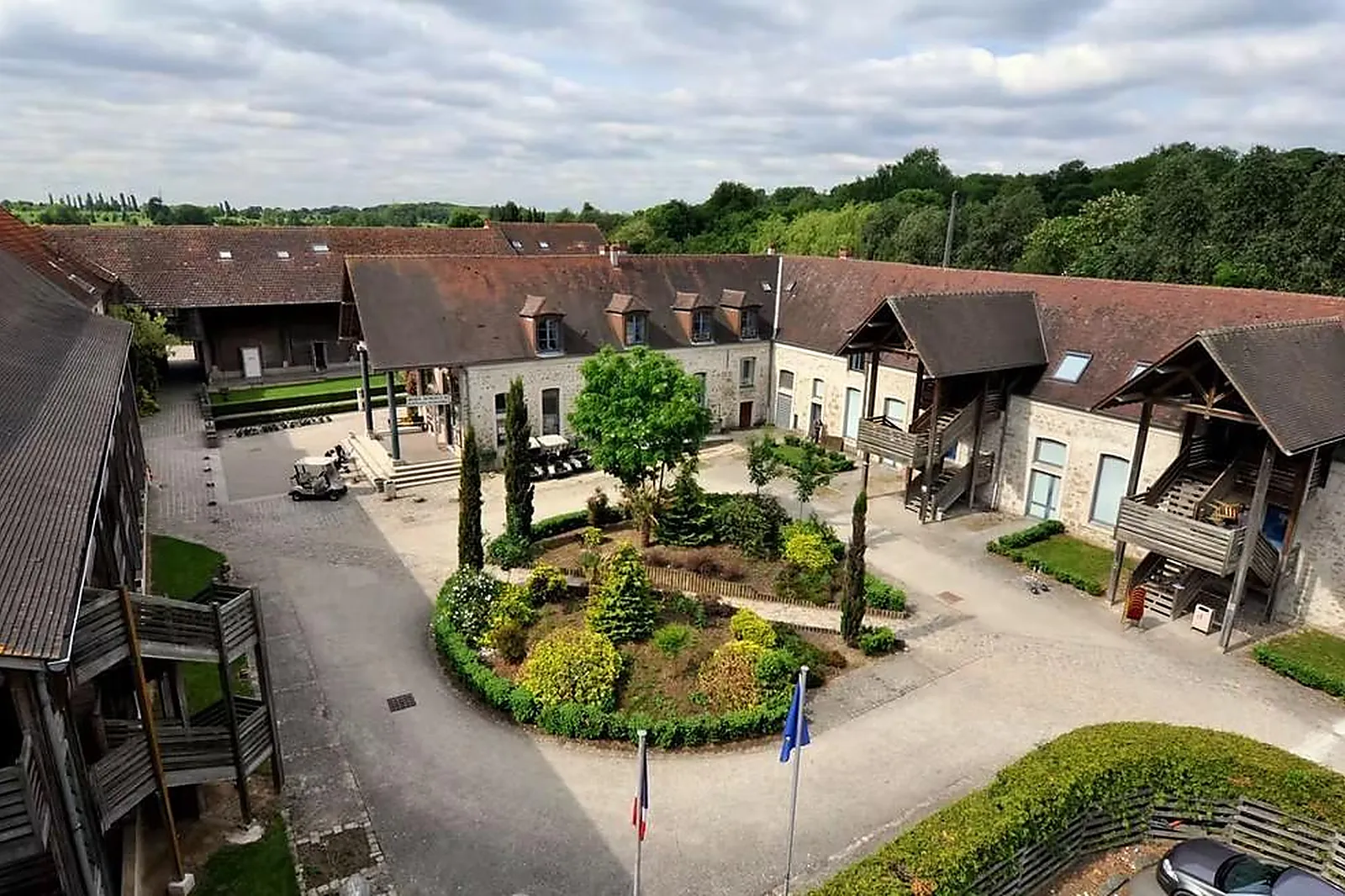 Lieux événementiels, HÔTEL ABBAYE DU GOLF DE LÉSIGNY