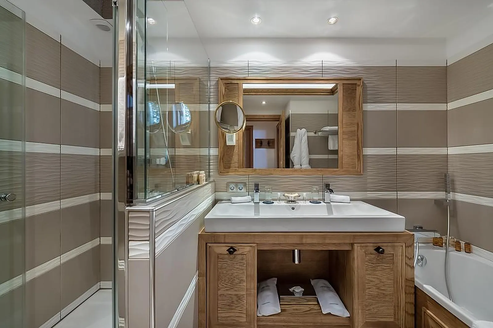 Lieux événementiels, HÔTEL ANNAPURNA