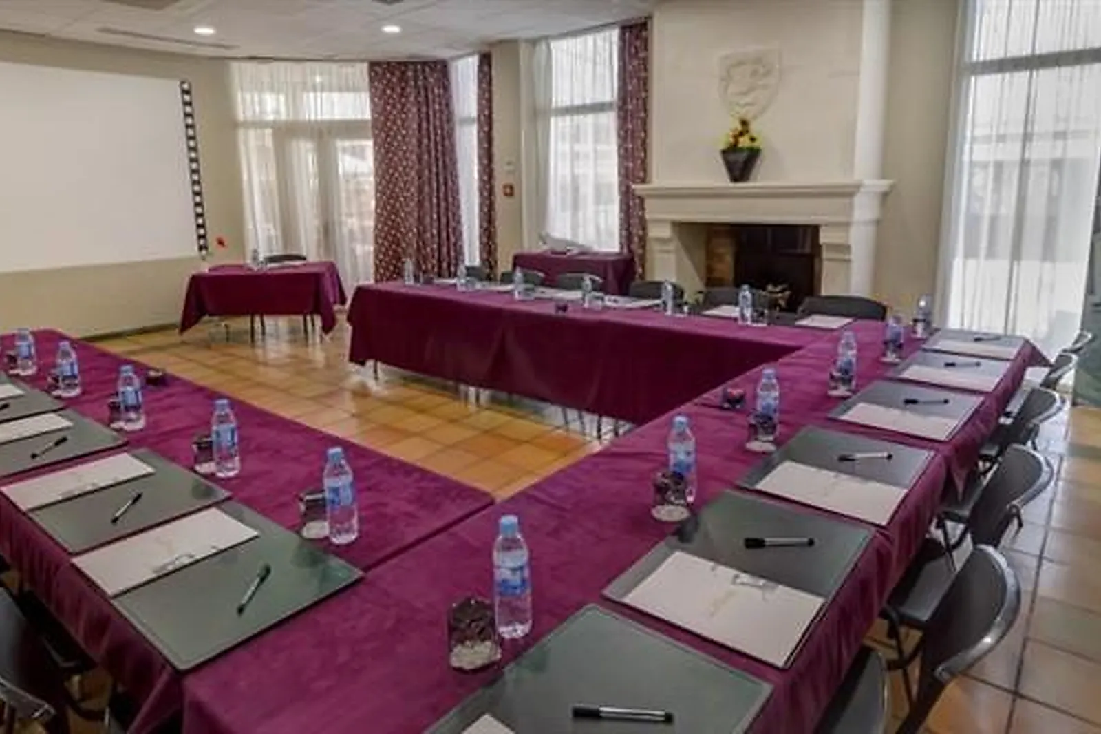 Lieux événementiels, HÔTEL ARLES PLAZA