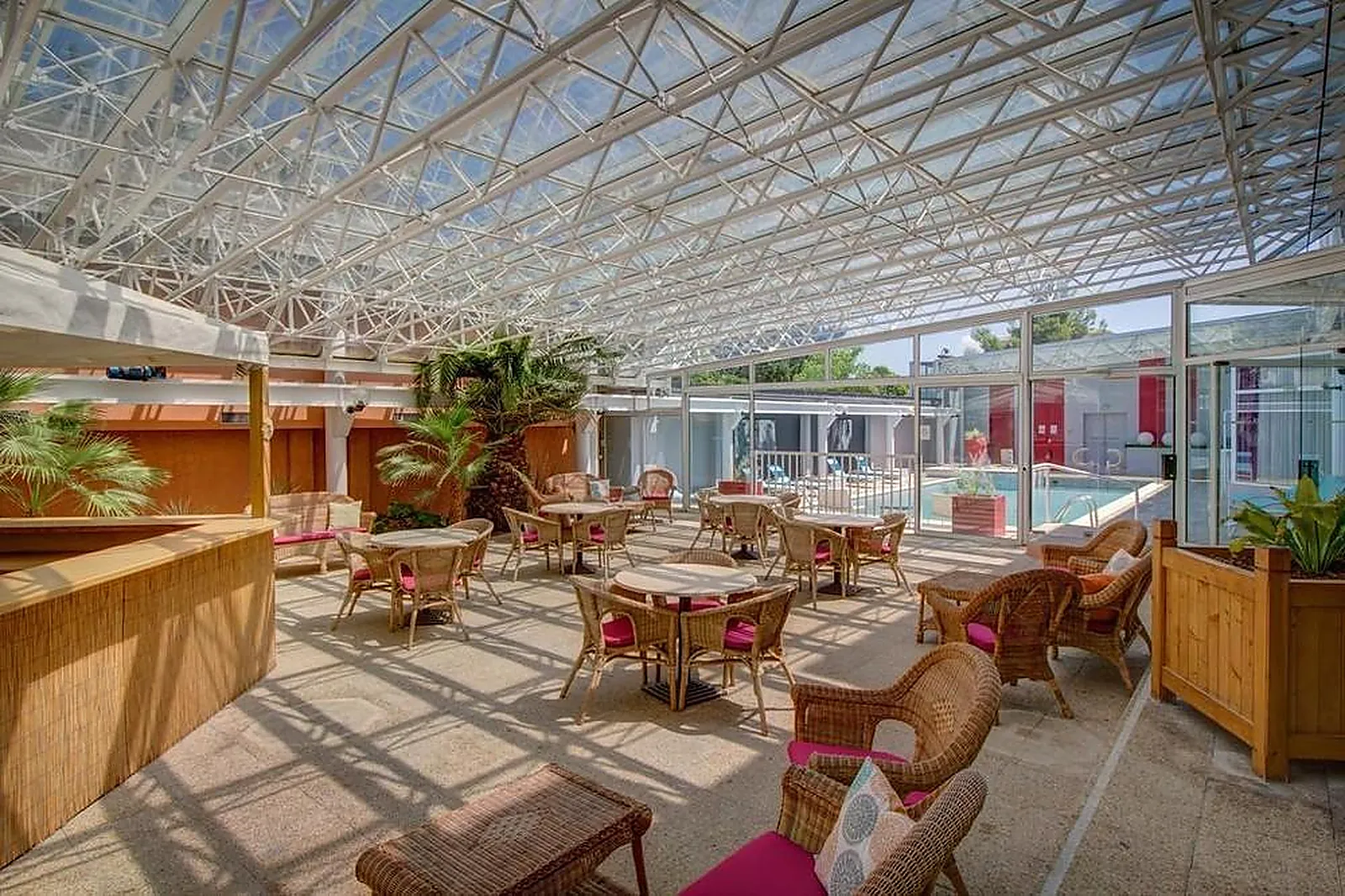 Lieux événementiels, HÔTEL ARLES PLAZA