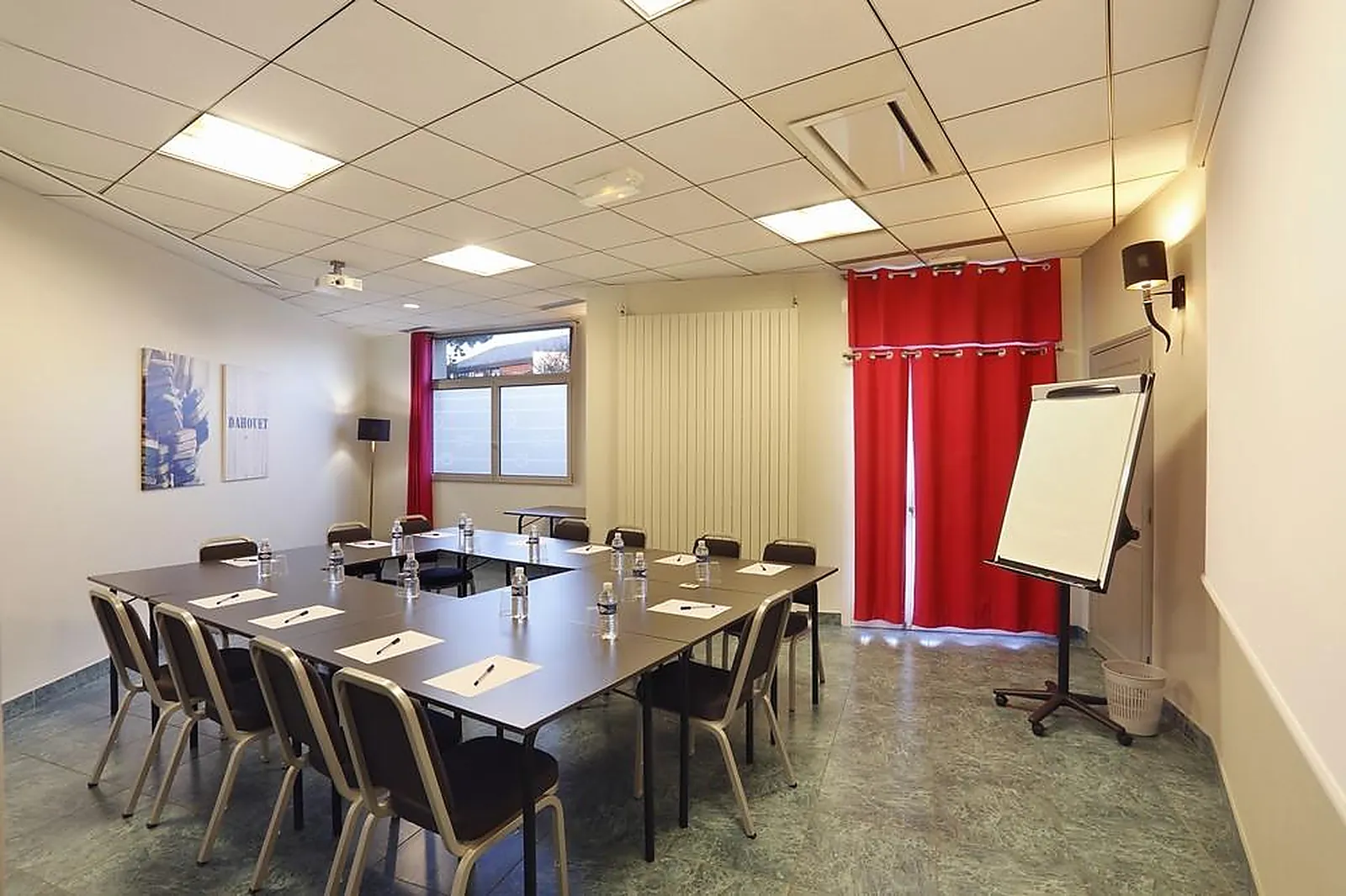 Lieux événementiels, HÔTEL AU CHÊNE VERT