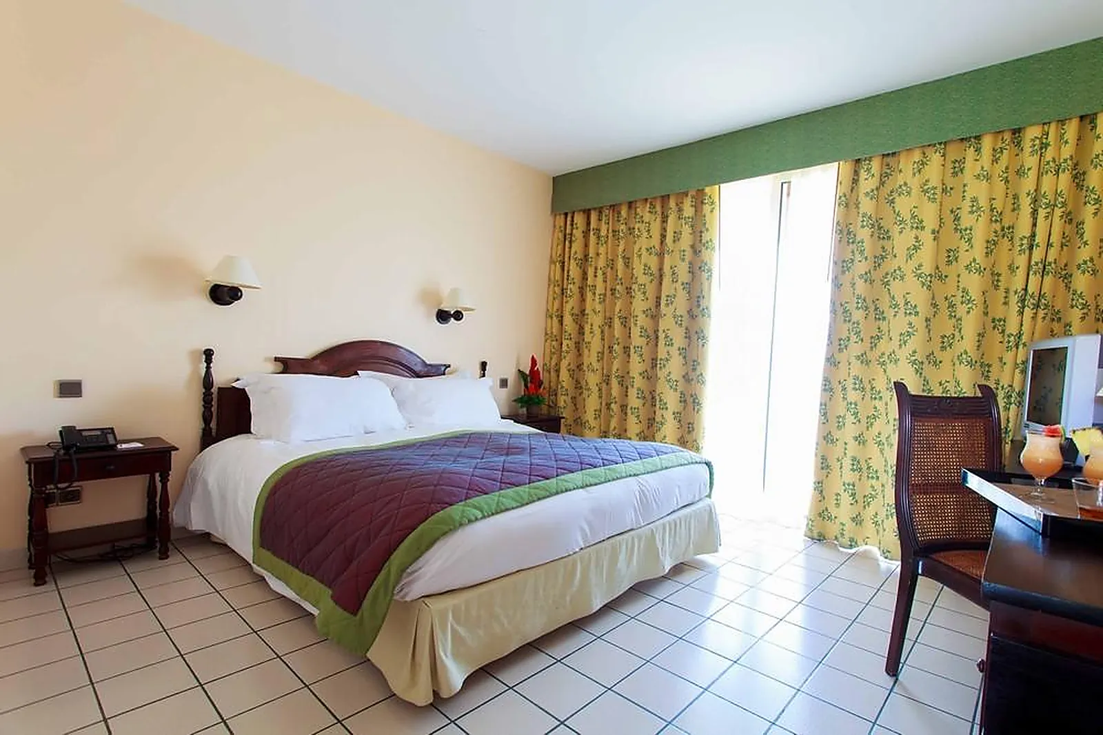 Lieux événementiels, HÔTEL BAKOUA