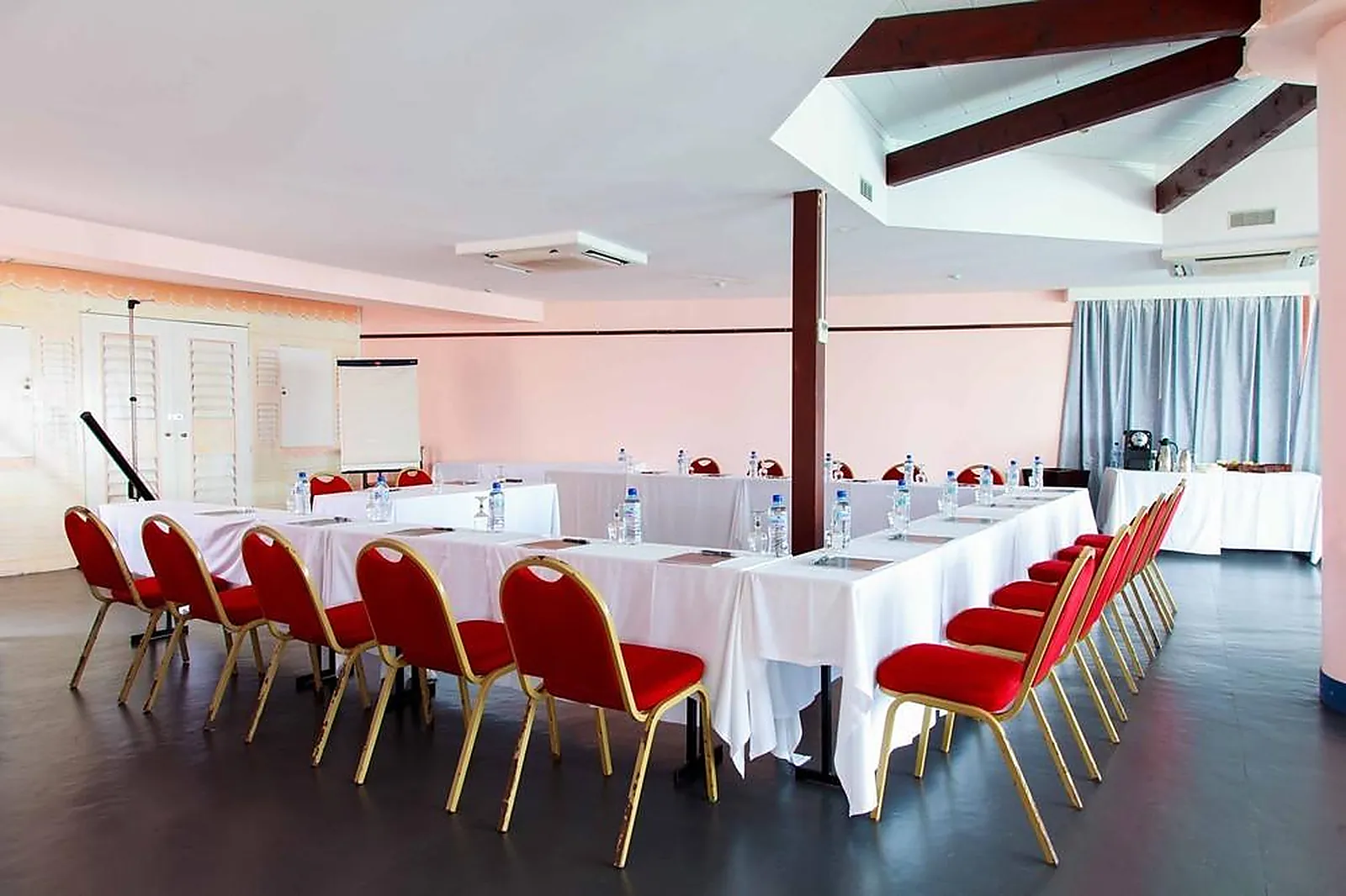 Lieux événementiels, HÔTEL BAKOUA