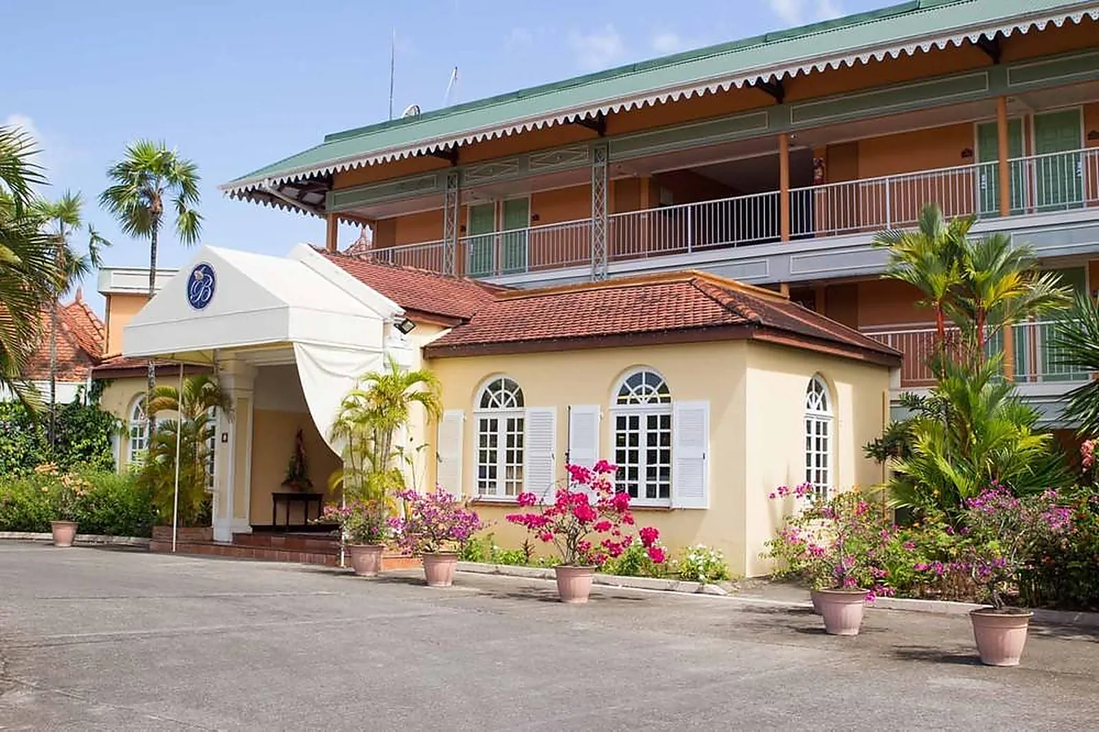 Lieux événementiels, HÔTEL BAKOUA