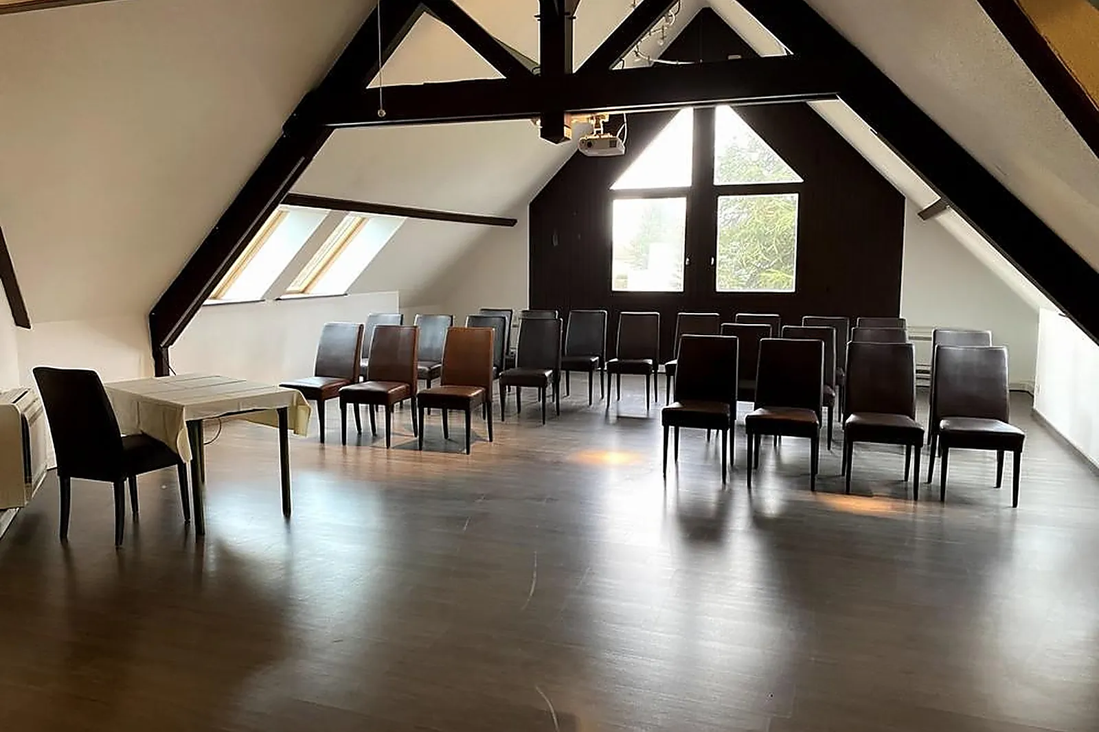 Lieux événementiels, HÔTEL CASTEL BURGOND ET LE DOUBLE V RESTAURANT