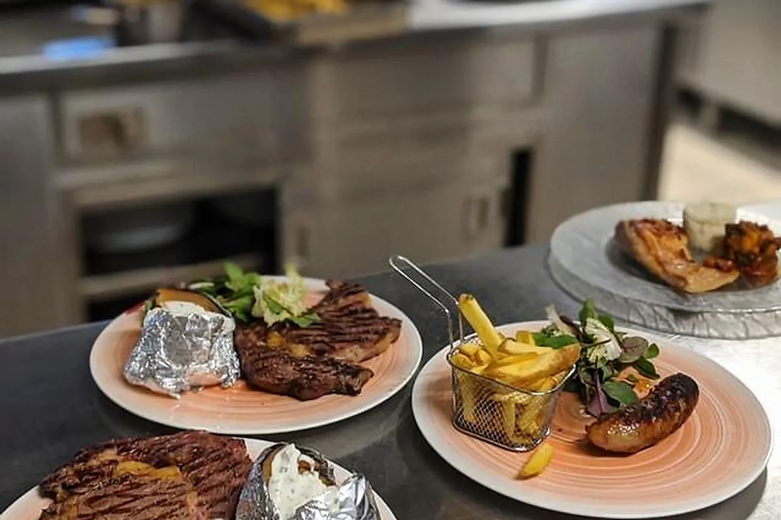 Lieux événementiels, HÔTEL CASTEL BURGOND ET LE DOUBLE V RESTAURANT