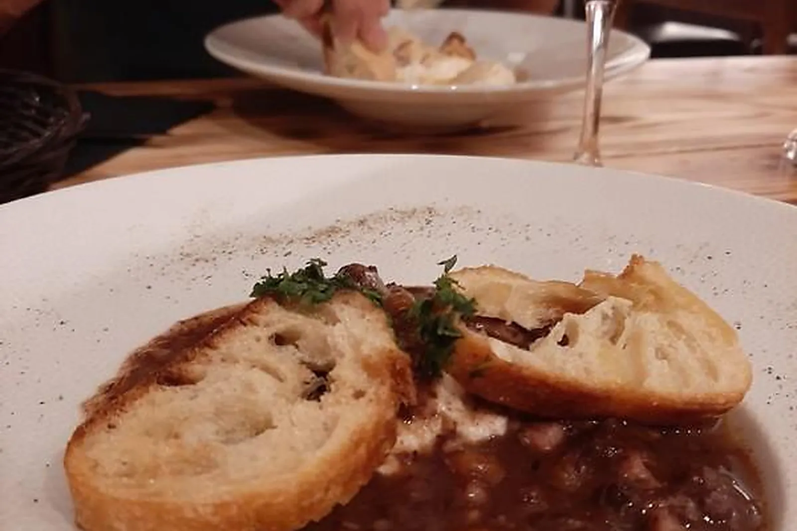 Lieux événementiels, HÔTEL CASTEL BURGOND ET LE DOUBLE V RESTAURANT