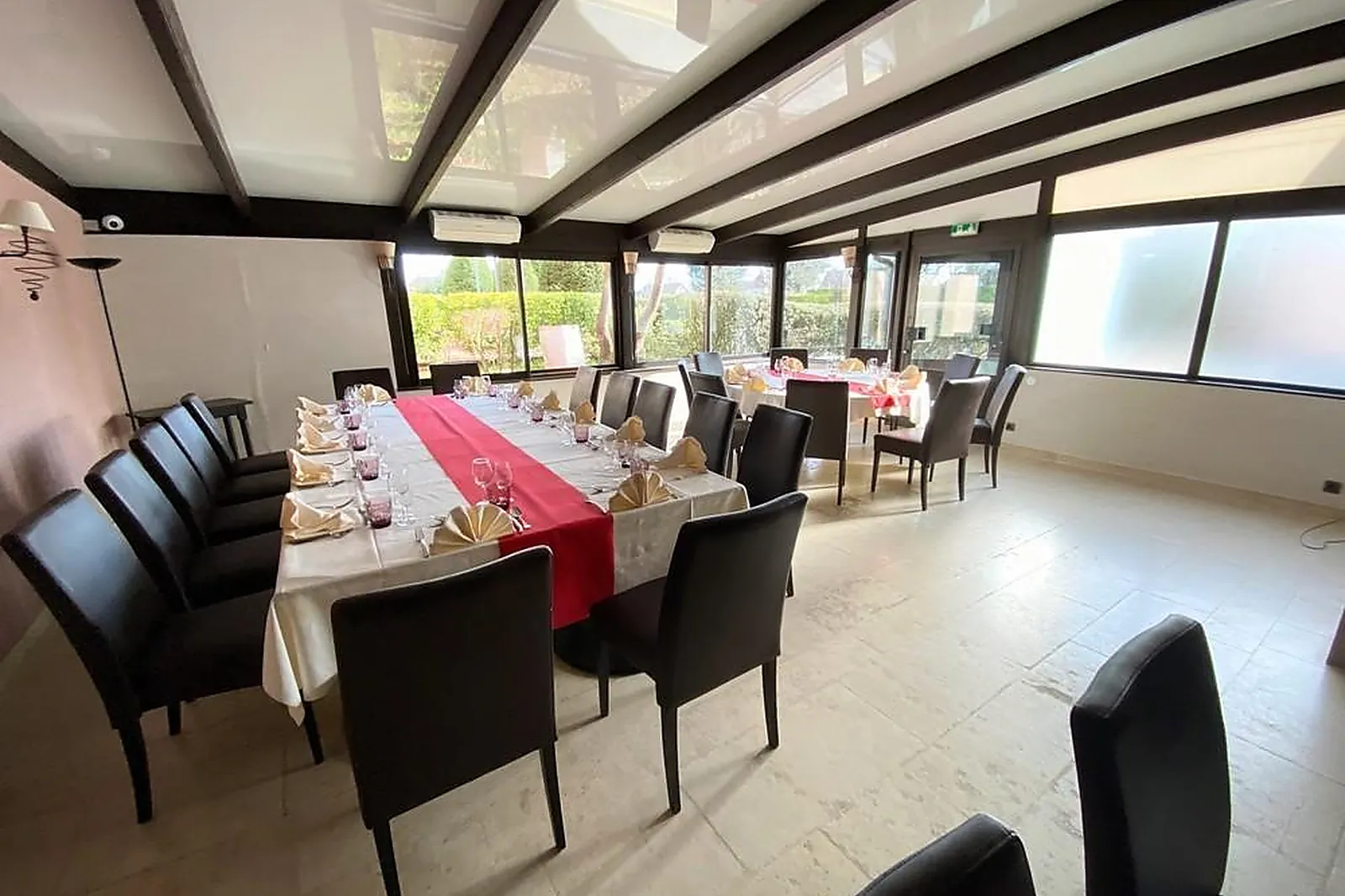 Lieux événementiels, HÔTEL CASTEL BURGOND ET LE DOUBLE V RESTAURANT