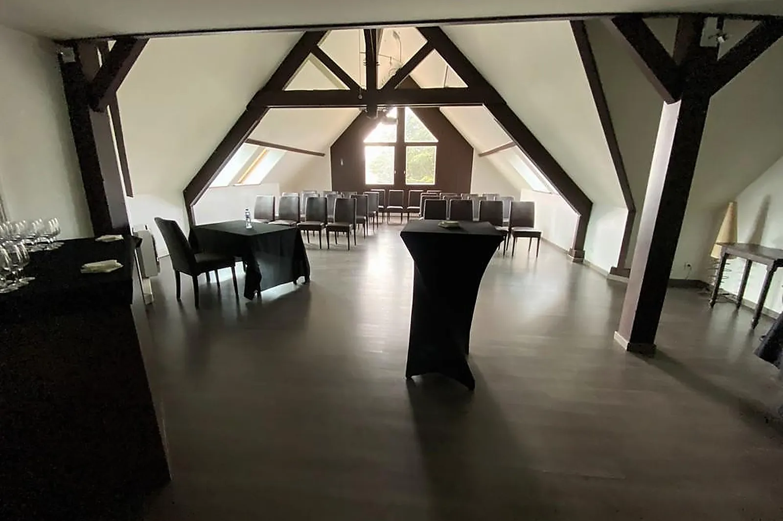 Lieux événementiels, HÔTEL CASTEL BURGOND ET LE DOUBLE V RESTAURANT