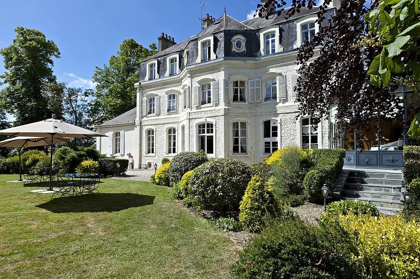Lieux événementiels, HÔTEL CHÂTEAU CLÉRY - NAJETI