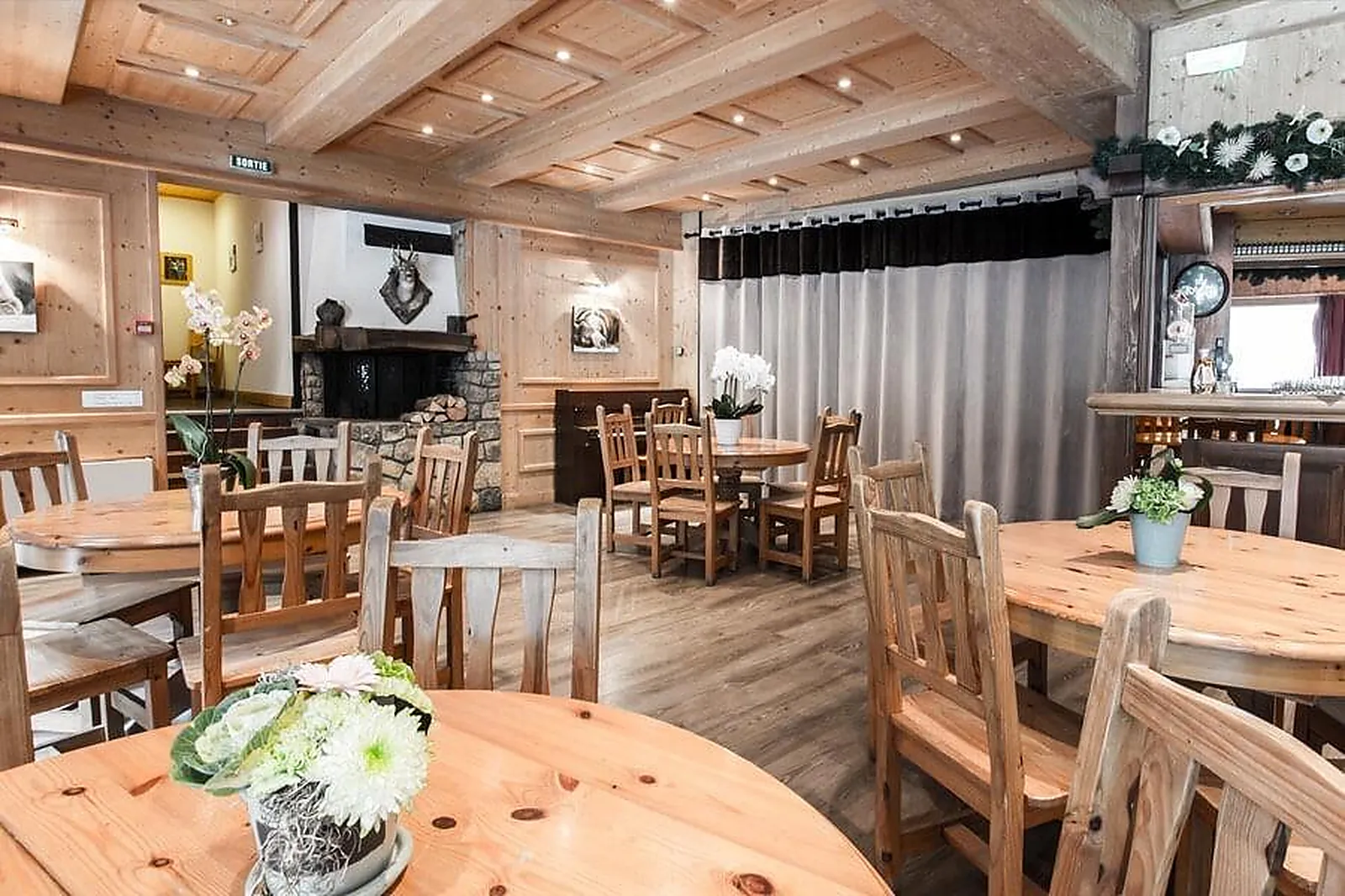 Lieux événementiels, HÔTEL CLUB LE CRÊT