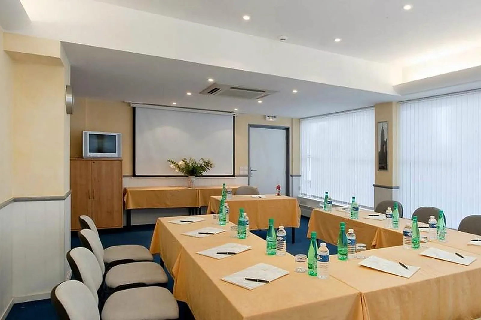 Lieux événementiels, HOTEL CONTINENTAL SAINT RAPHAEL