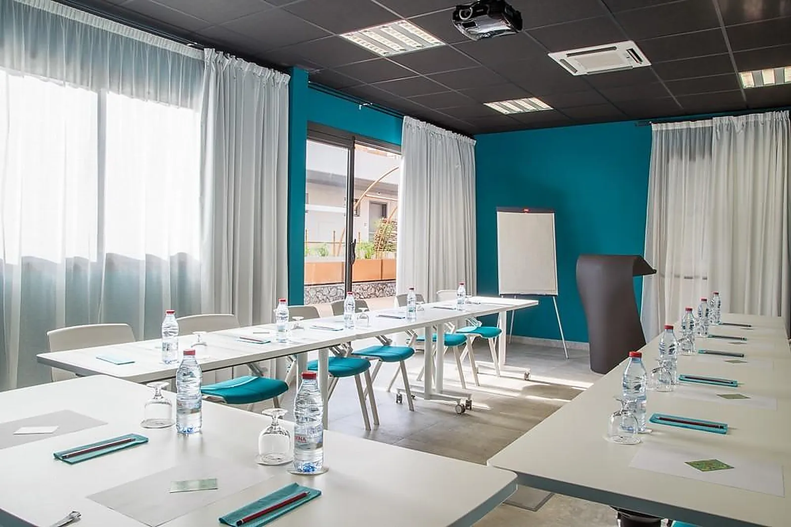 Lieux événementiels, HÔTEL DINA MORGABINE SAINT-GILLES