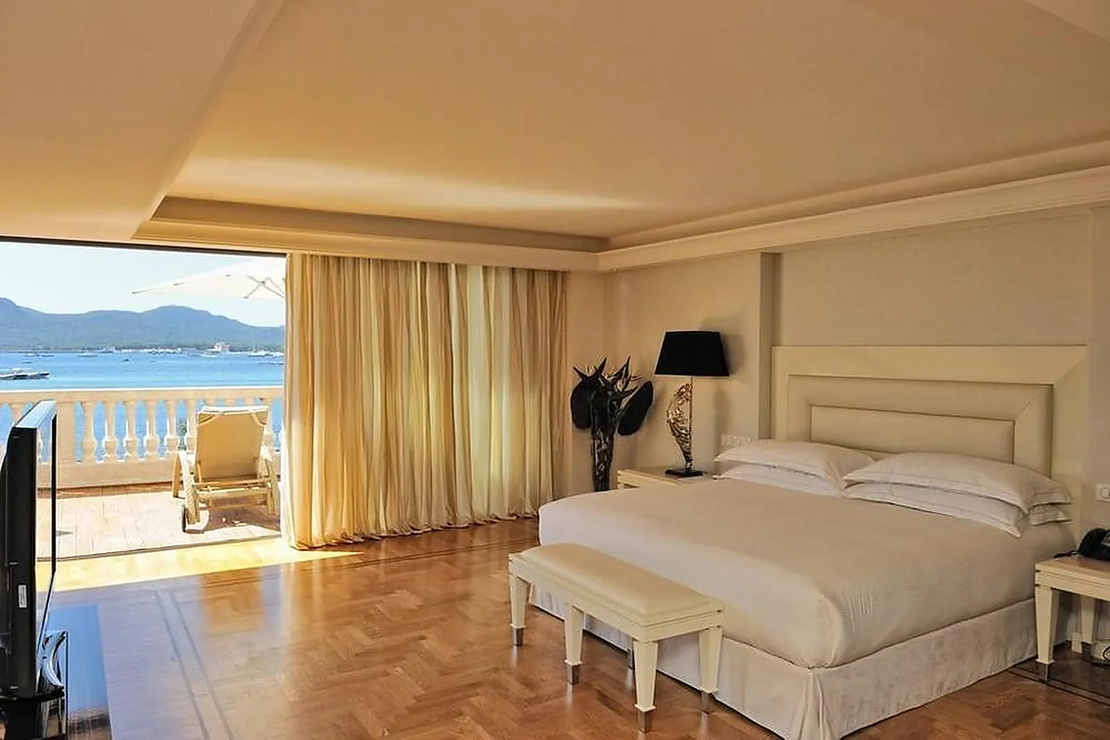 Lieux événementiels, HÔTEL DON CESAR