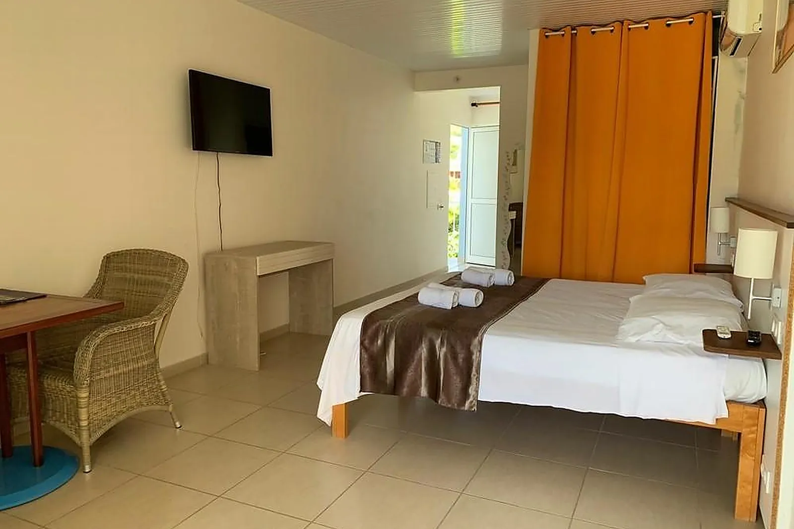 Lieux événementiels, HÔTEL DOUCE VAGUE