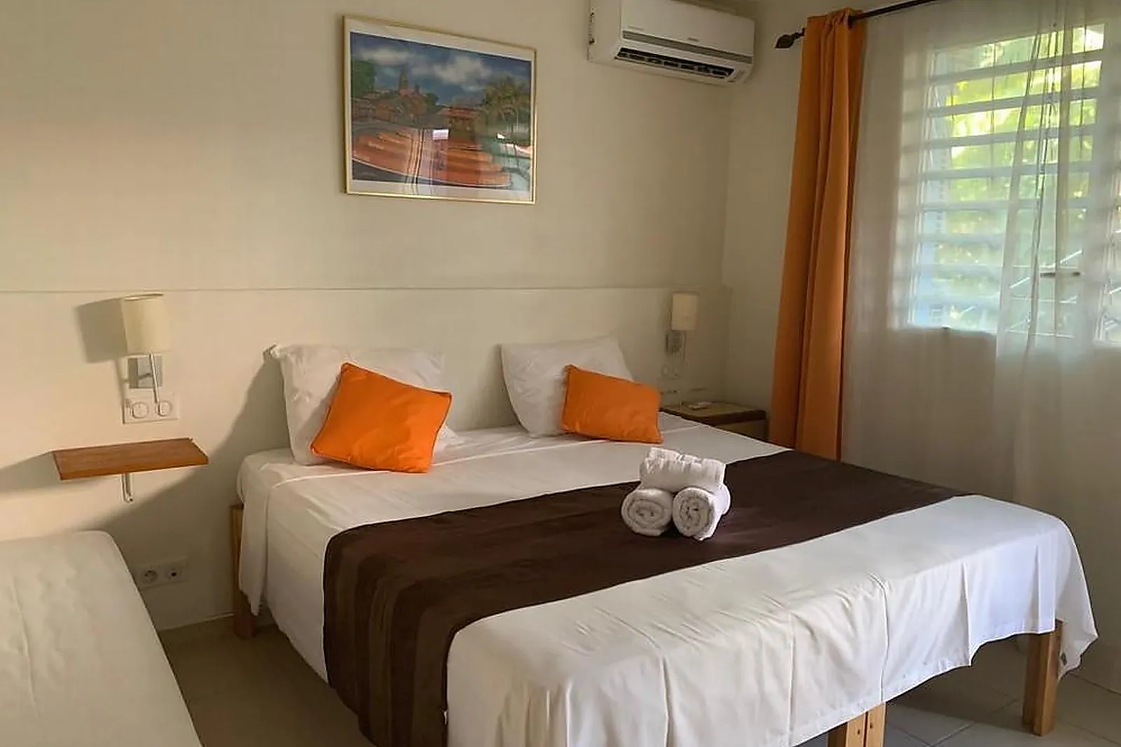 Lieux événementiels, HÔTEL DOUCE VAGUE