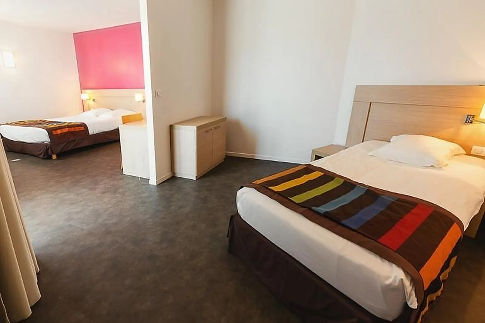 Lieux événementiels, HÔTEL ESATITUDE