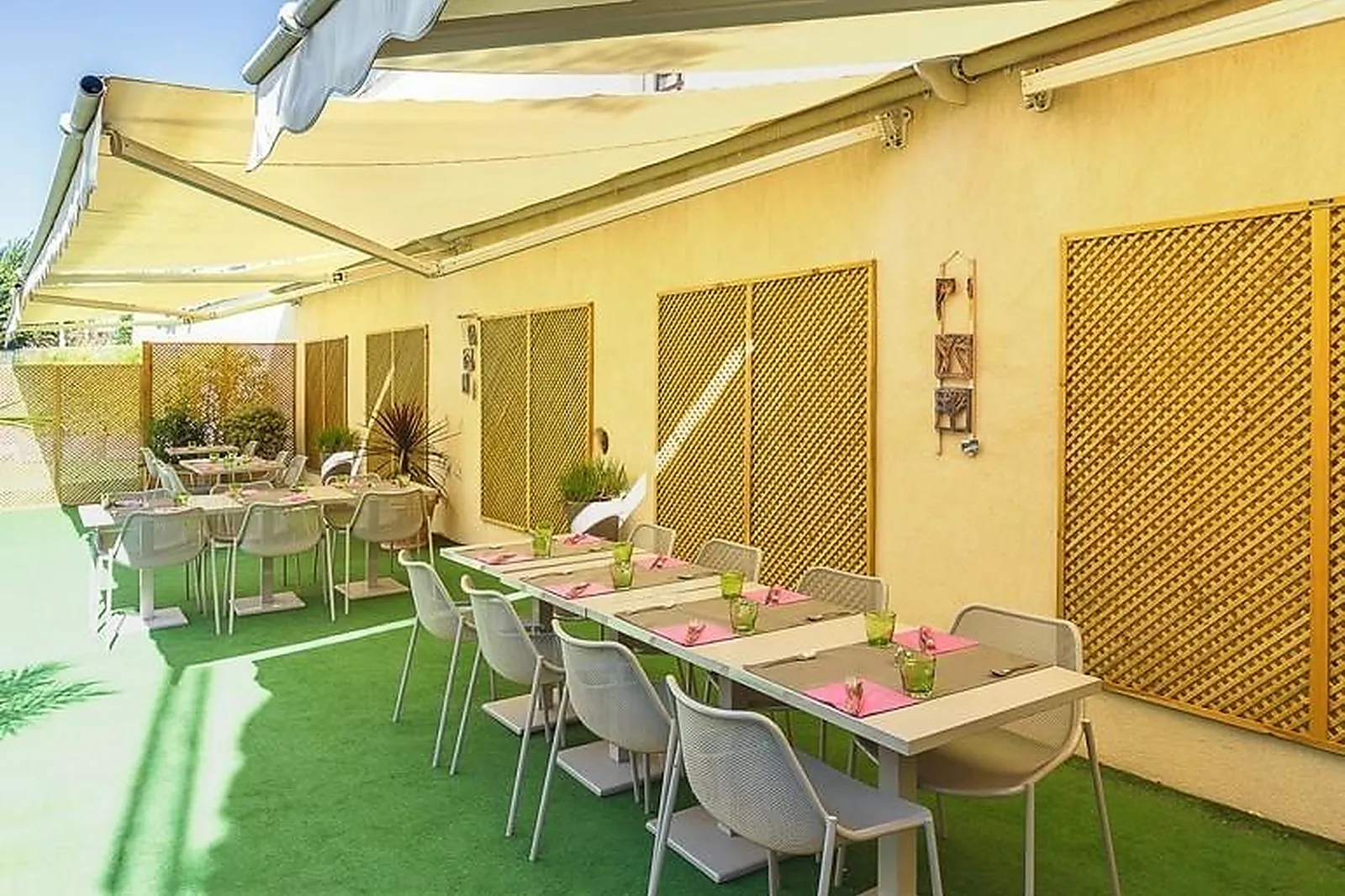 Lieux événementiels, HÔTEL ESATITUDE