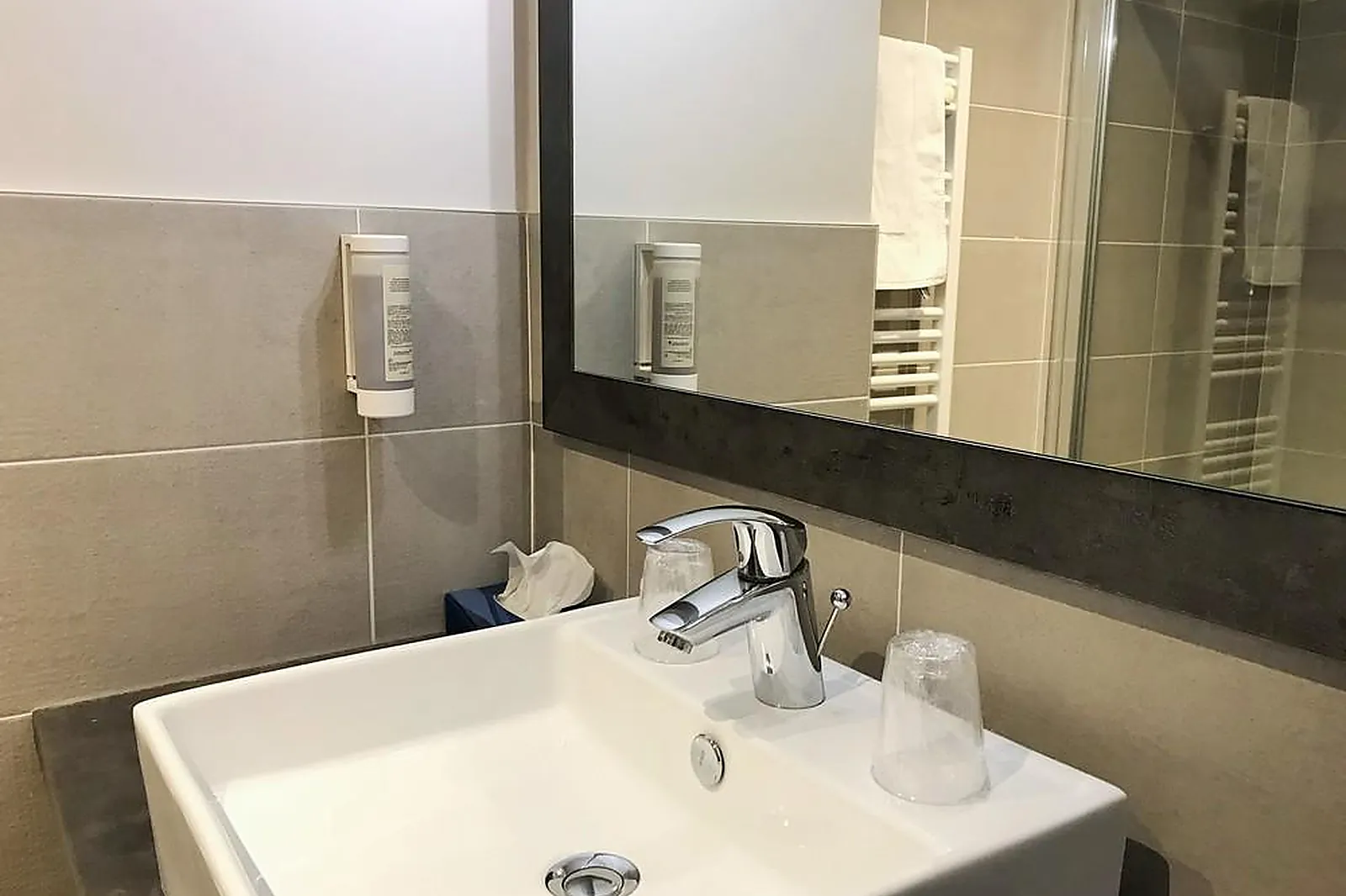 Lieux événementiels, HÔTEL FULL COLORS