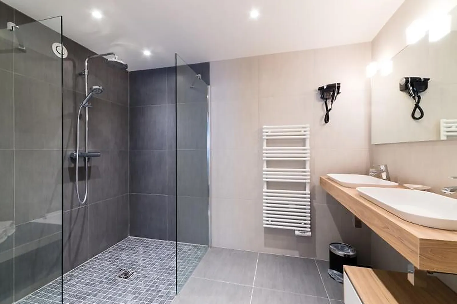 Lieux événementiels, HÔTEL HELIOS