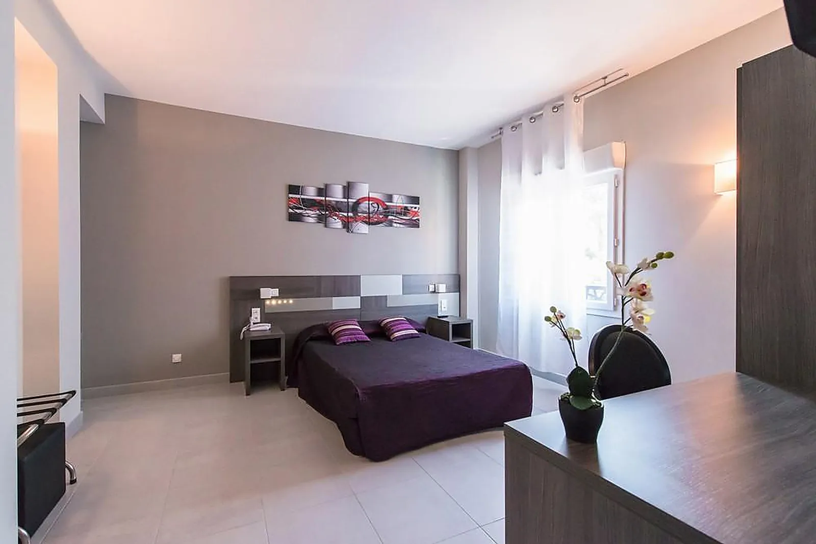 Lieux événementiels, HOTEL HOLIDAYS AND WORK