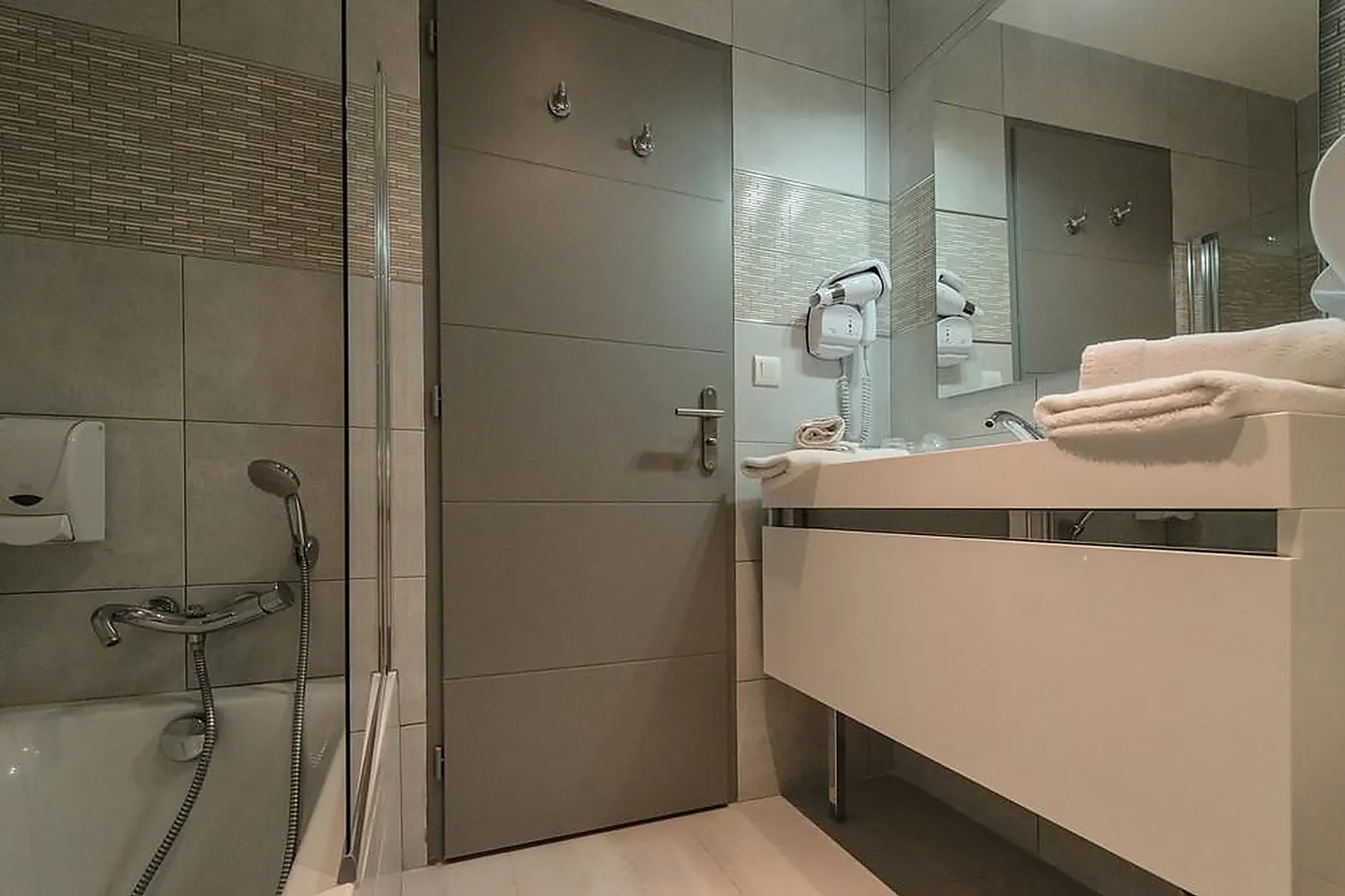 Lieux événementiels, HOTEL HOLIDAYS AND WORK