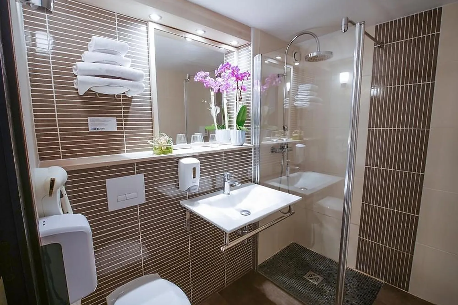 Lieux événementiels, HÔTEL INN DESIGN RESTO NOVO SABLÉ-SUR-SARTHE