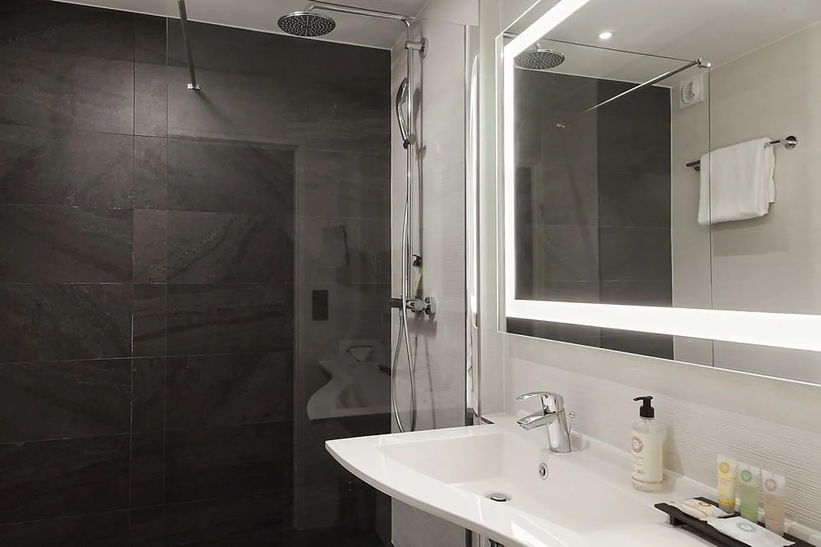 Lieux événementiels, HÔTEL INN PARIS CDG AIRPORT