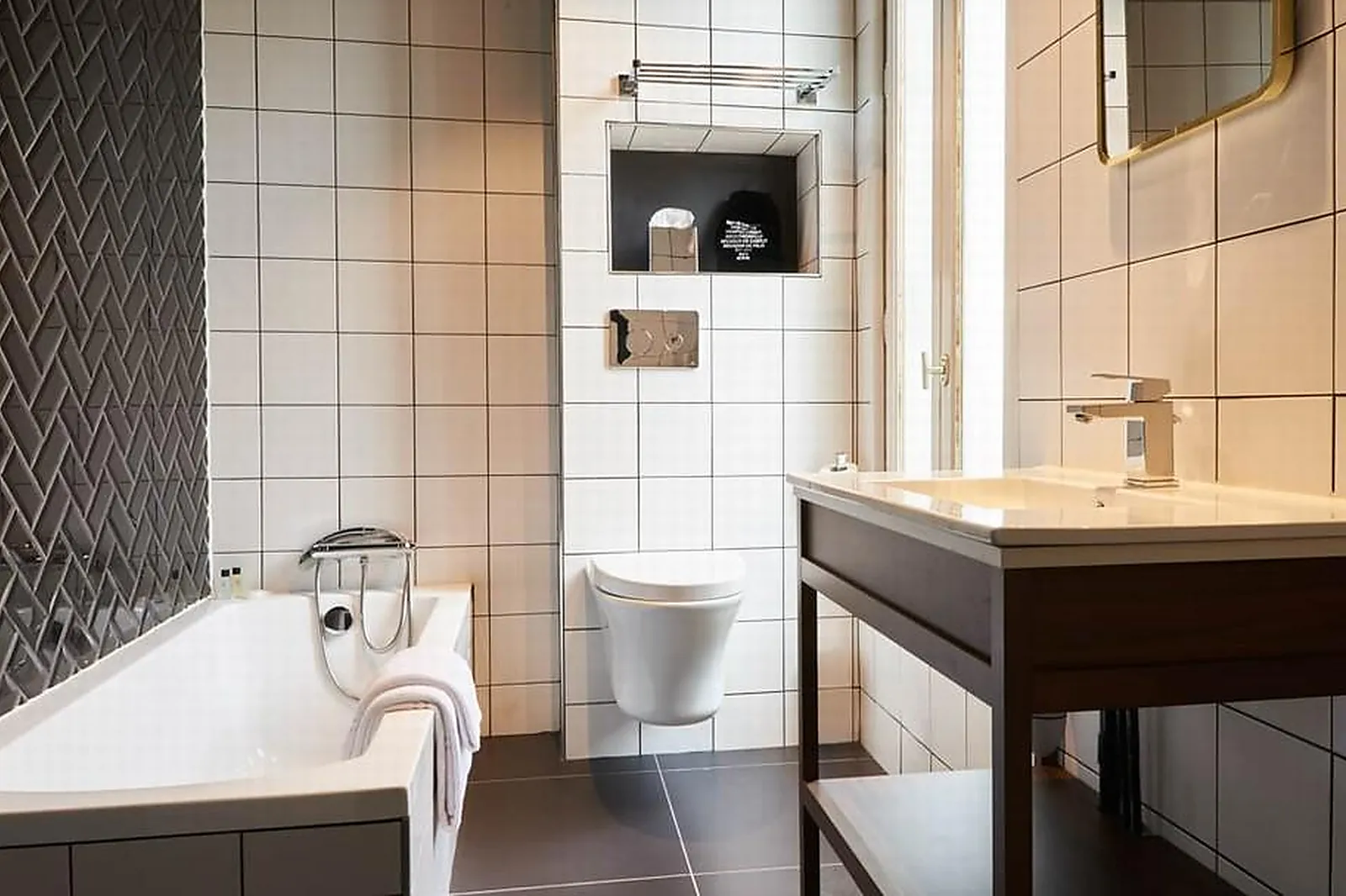 Lieux événementiels, HÔTEL KONTI