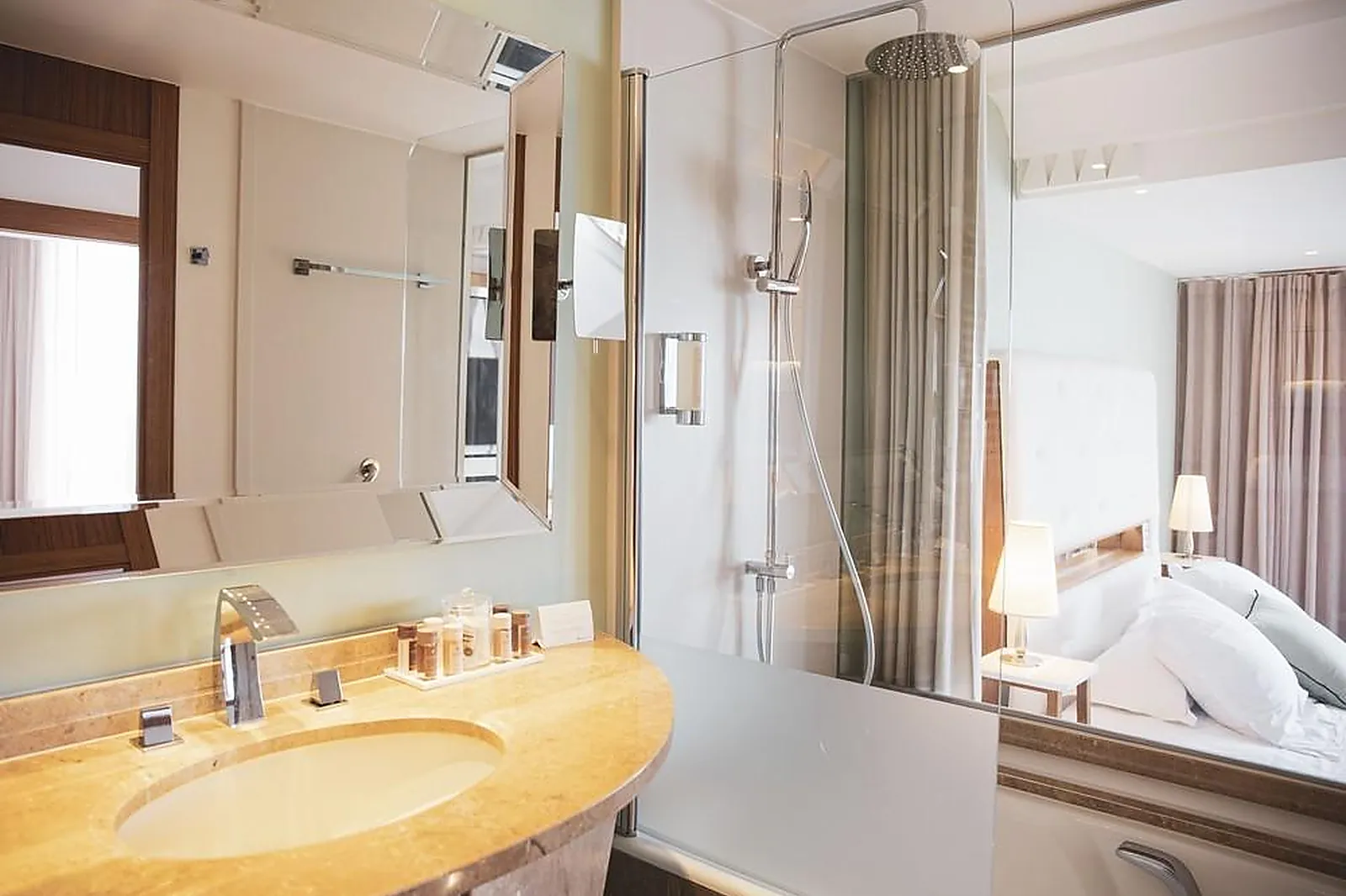 Lieux événementiels, HOTEL L'ILE DE LA LAGUNE