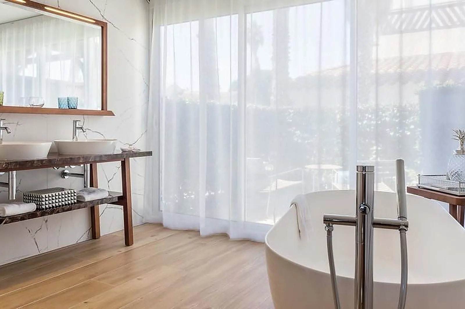 Lieux événementiels, HOTEL L'ILE DE LA LAGUNE