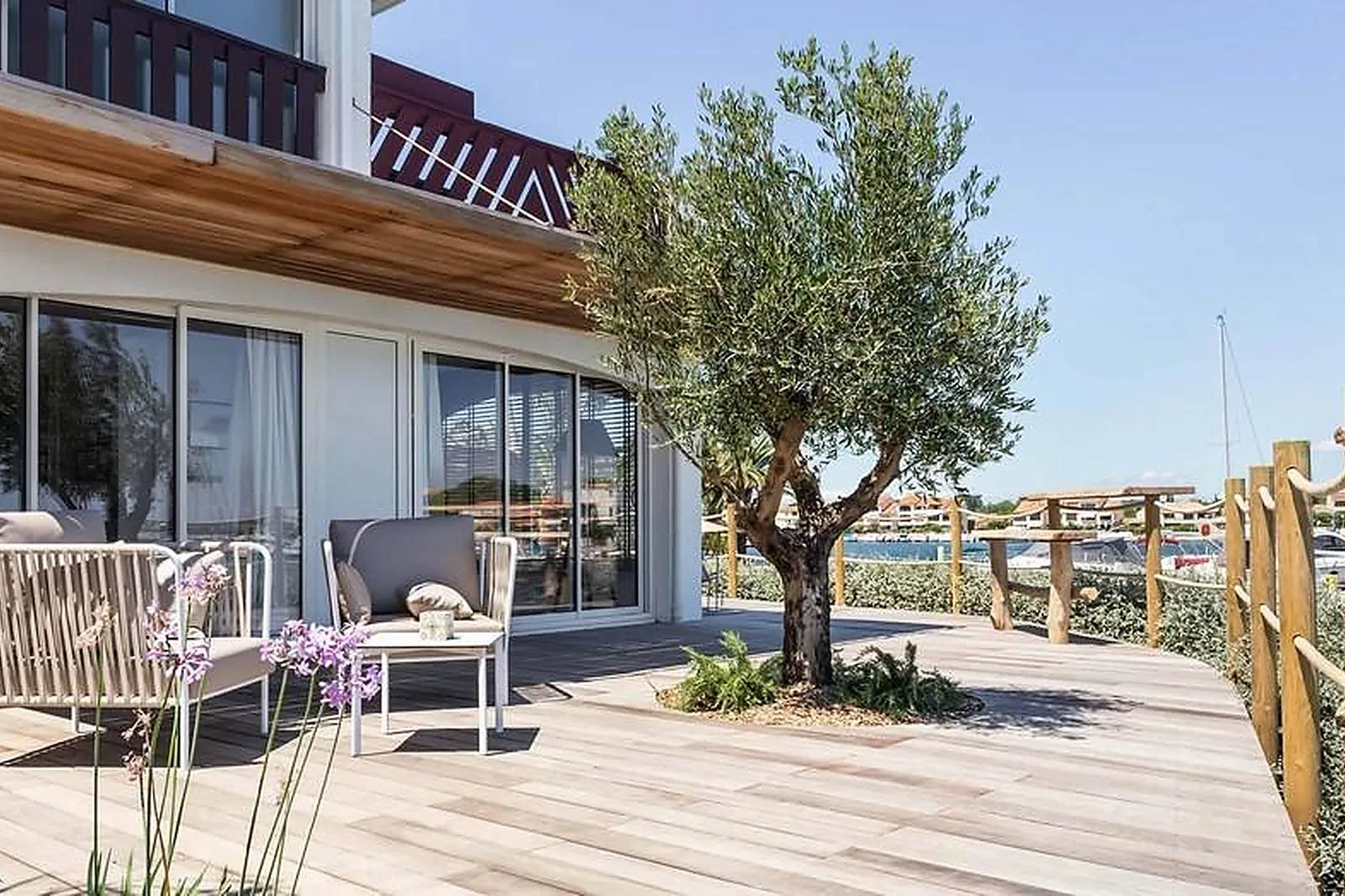 Lieux événementiels, HOTEL L'ILE DE LA LAGUNE