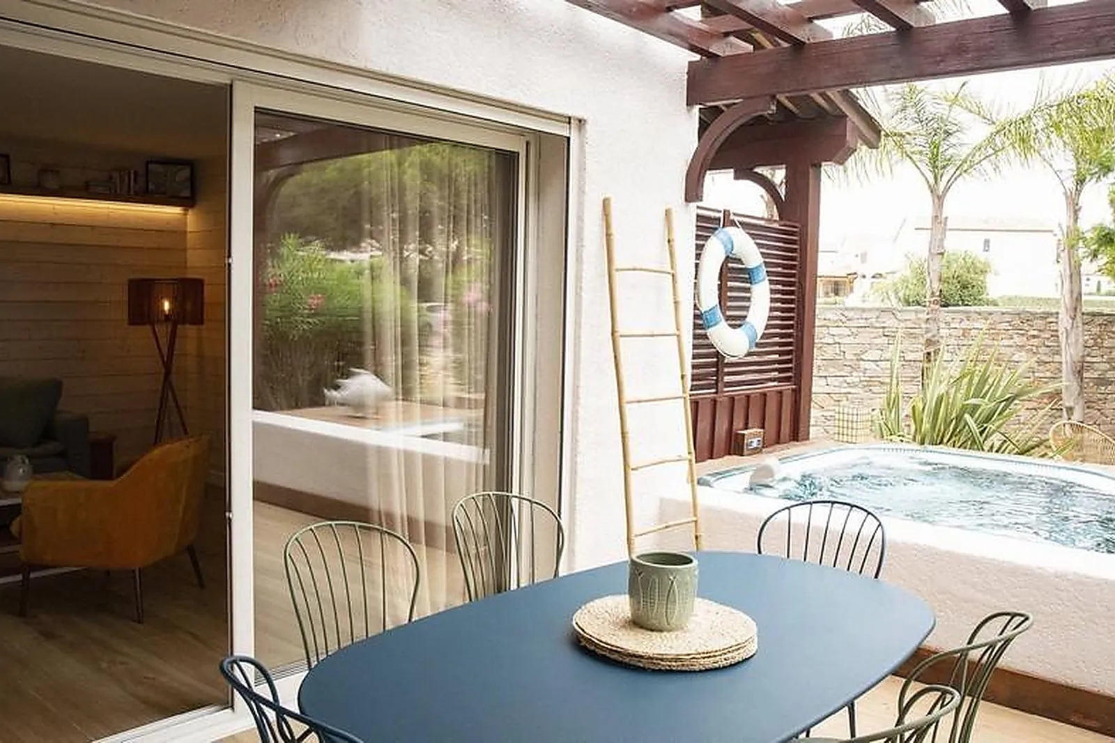 Lieux événementiels, HOTEL L'ILE DE LA LAGUNE