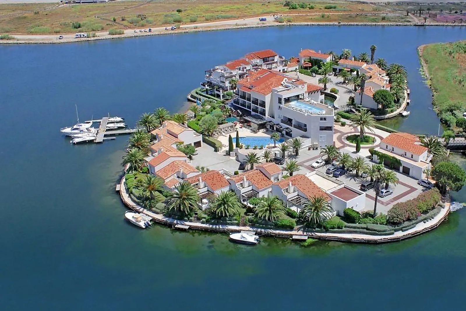 Lieux événementiels, HOTEL L'ILE DE LA LAGUNE