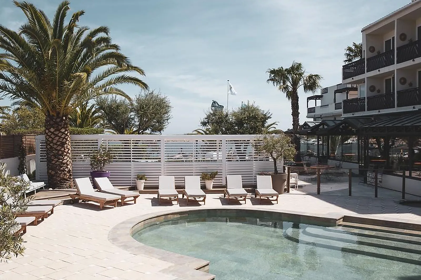 Lieux événementiels, HOTEL L'ILE DE LA LAGUNE