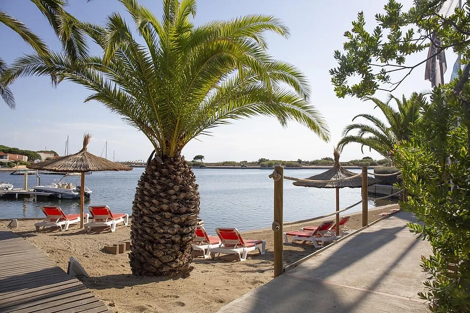 Lieux événementiels, HOTEL L'ILE DE LA LAGUNE