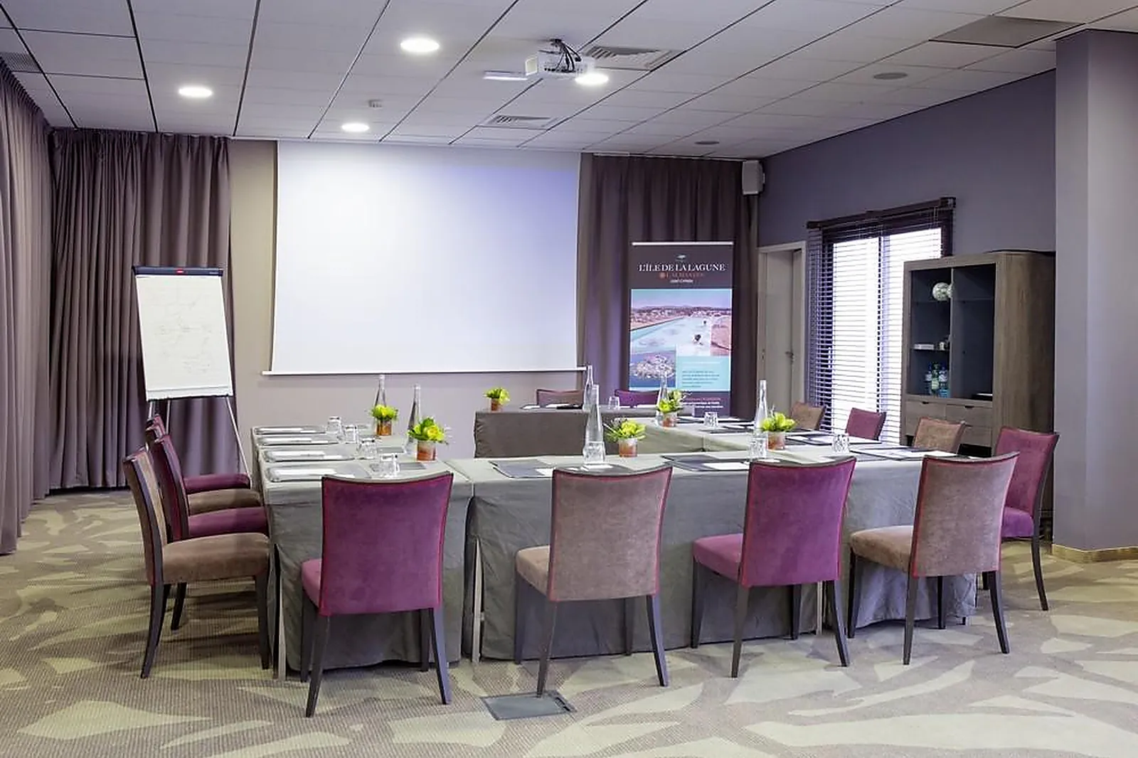 Lieux événementiels, HOTEL L'ILE DE LA LAGUNE