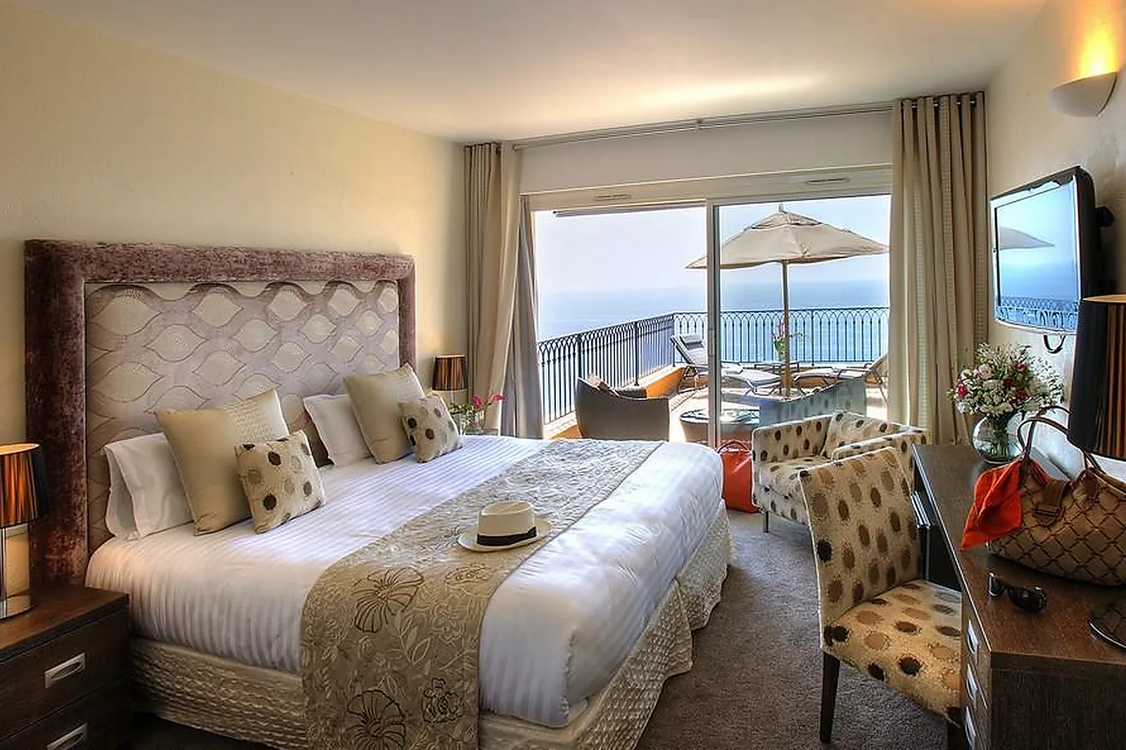 Lieux événementiels, HÔTEL LA PEROUSE