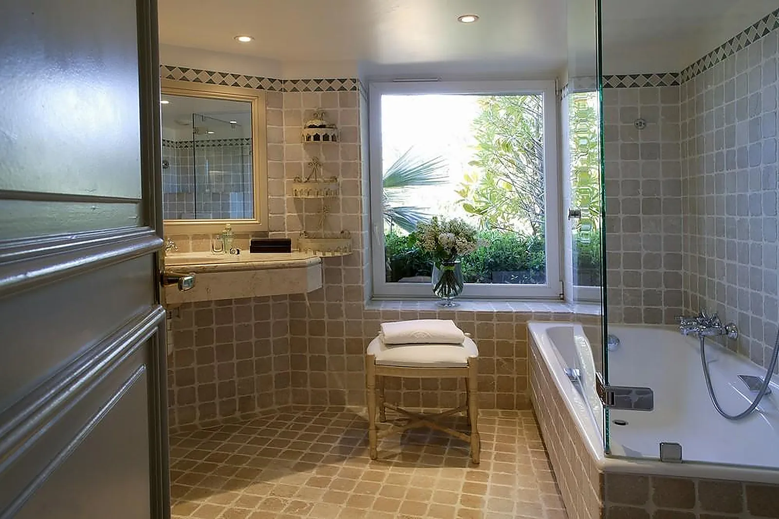 Lieux événementiels, HÔTEL LA PEROUSE