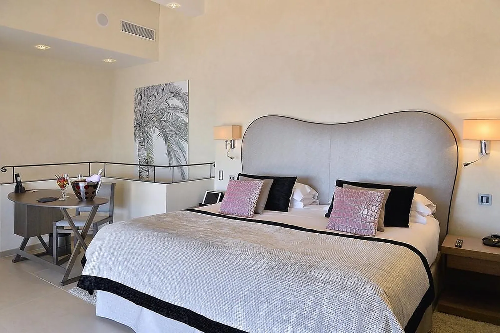 Lieux événementiels, HÔTEL LA PEROUSE