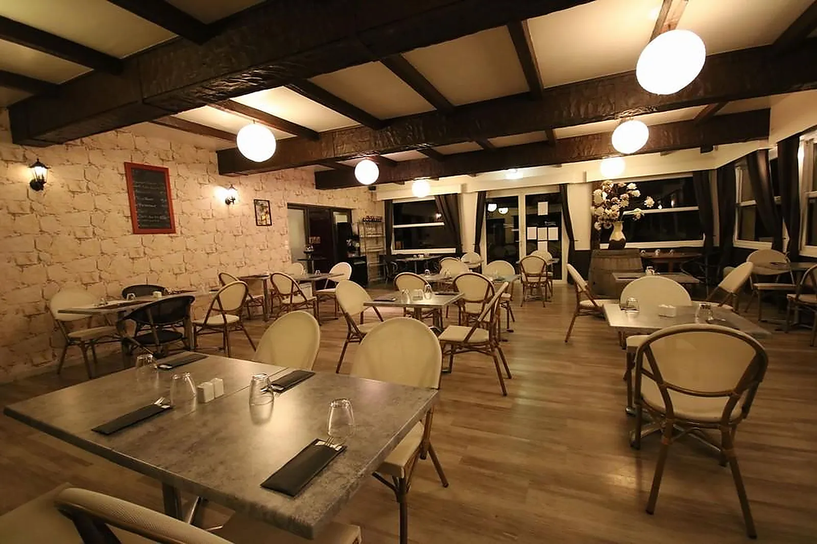 Lieux événementiels, HÔTEL LAKESIDE