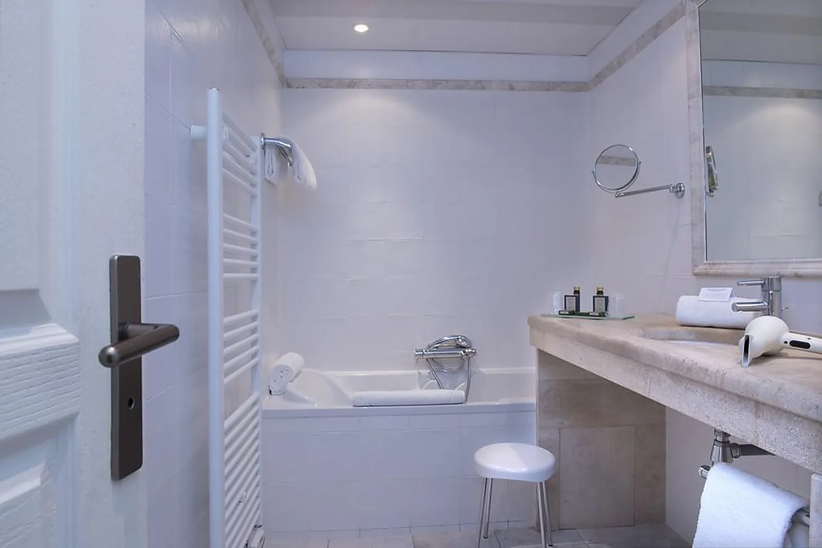 Lieux événementiels, HÔTEL LE DONJON - COEUR DE LA CITÉ MÉDIÉVALE