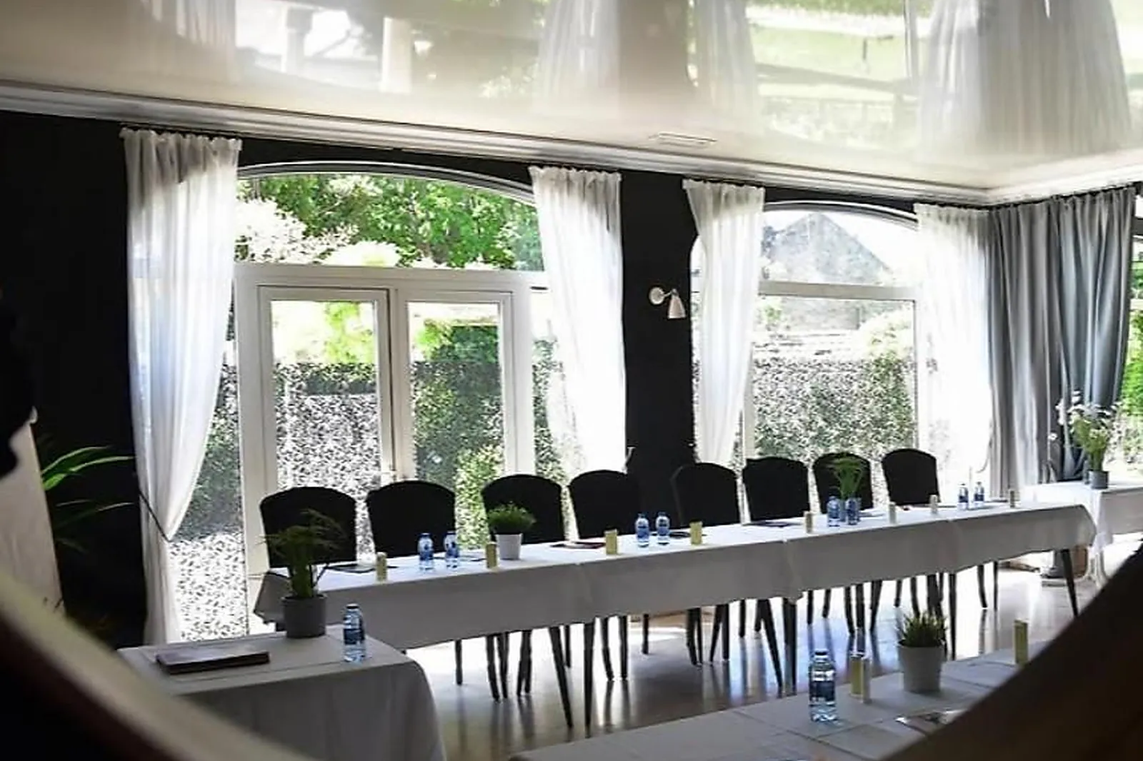 Lieux événementiels, HÔTEL LE MAS ANGELUSSI