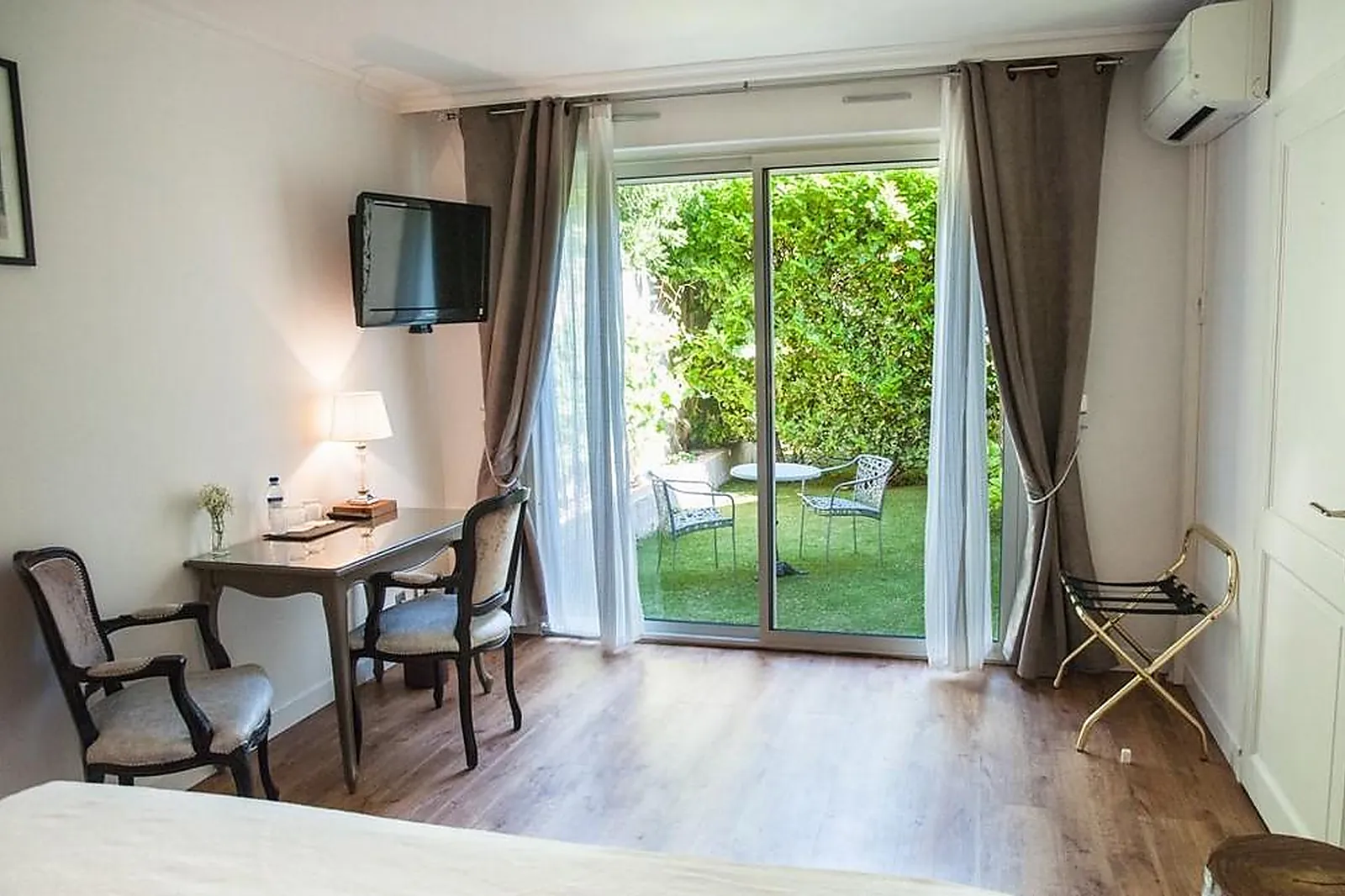 Lieux événementiels, HÔTEL LE MAS ANGELUSSI