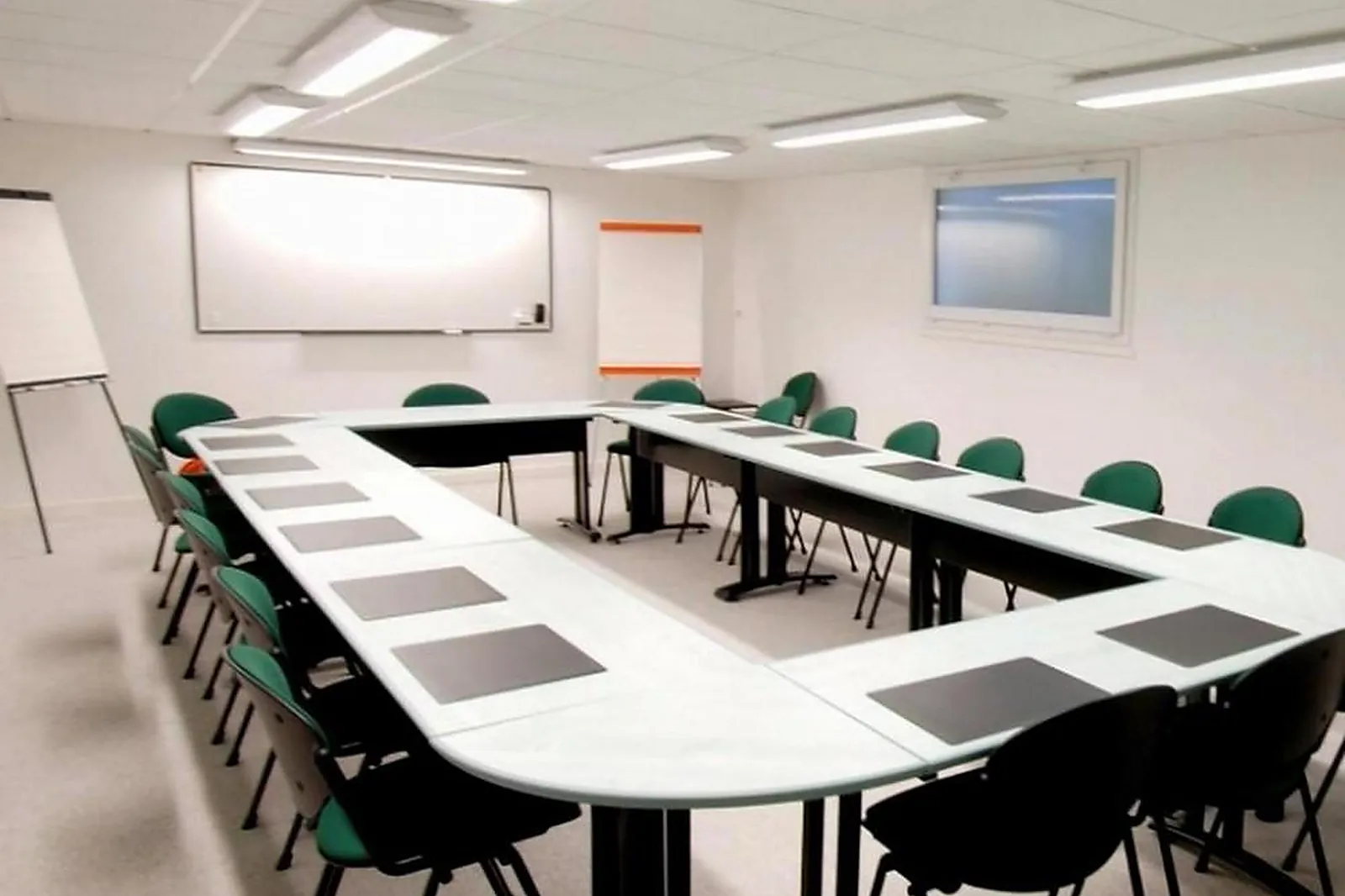 Lieux événementiels, HÔTEL LE ROBINSON