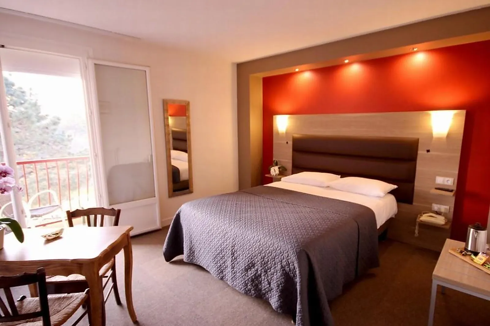 Lieux événementiels, HÔTEL LE TROPICANA