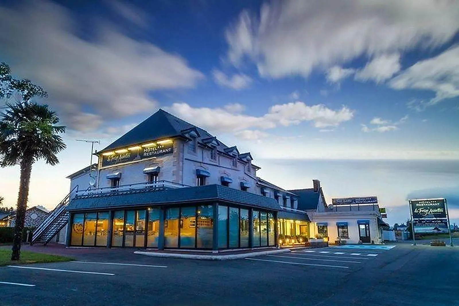 Lieux événementiels, HÔTEL LES 13 ASSIETTES